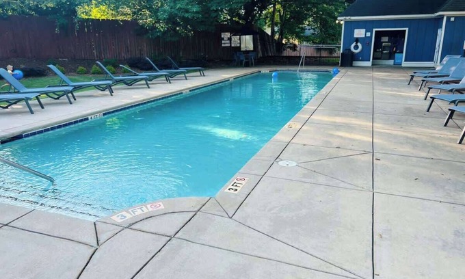 Arcadia Apartment | Ideal for long stays w/2 king beds, gym & pool