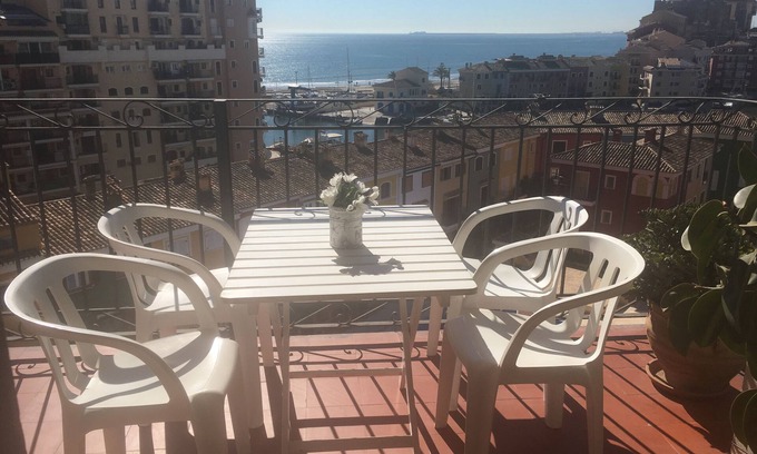 Port Saplaya Apartment | Ideal for working and living in front of the sea all year round.