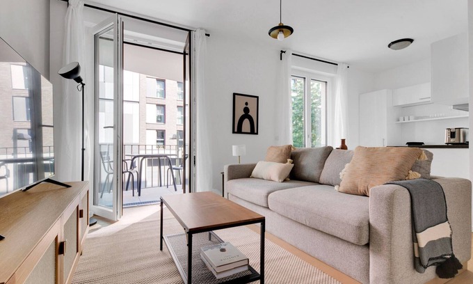 Friedrichshain-Kreuzberg Apartment | Ideal Friedrichshain 1BR w/Concierge at East Side Gallery, by Blueground