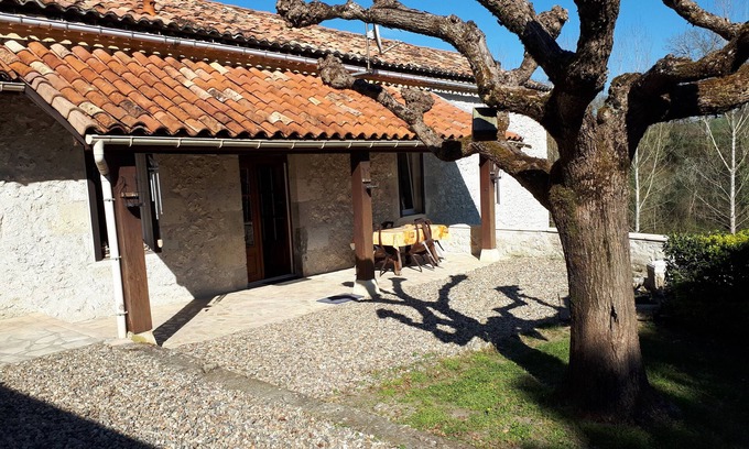 Nerac House | Ideal Getaway by the River – Comfortable House with Nature Activities in Nérac