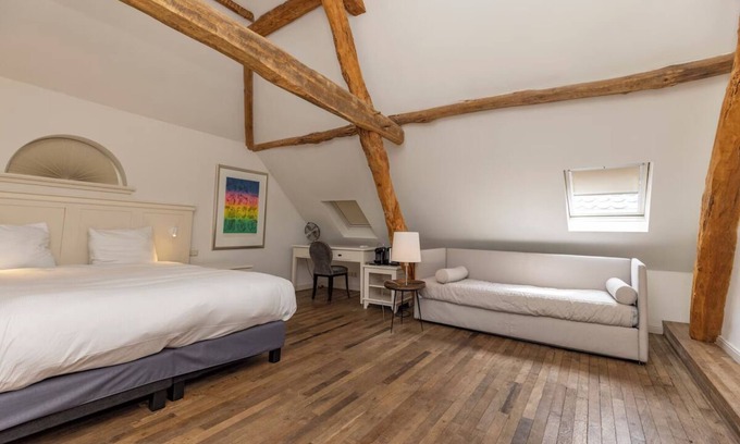 Baarlo House | Ideal Location! Free Parking, Onsite Dining! Close to Jochumhof Botanical Garden