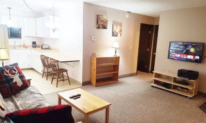 North Conway Condo | Ideal Location. Shop, Ski, Hike, Swim just minutes away