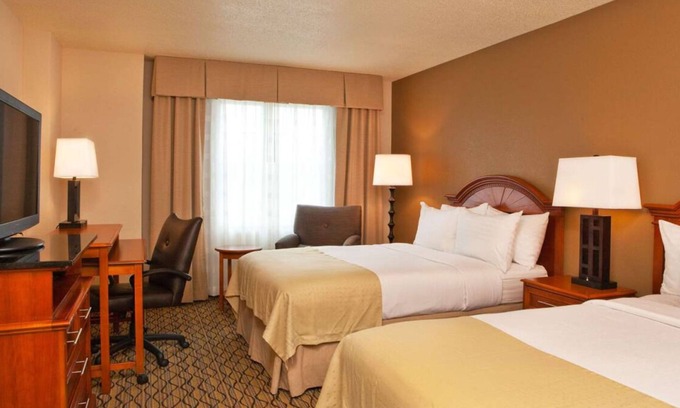 College Park Hotel | Ideal Mix of Comfort and Value! 3 Comfortable Units, Pet-Friendly, w/Pool