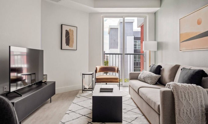 Centennial Apartment | Ideal Redwood City 1BR w/Gym & W/D, next to Caltrain, by Blueground