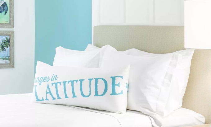 I-435 West KC-KS Hotel | Ideal Room Near Kansas Speedway – 5 Min to Track - Relaxation Meets Adventure