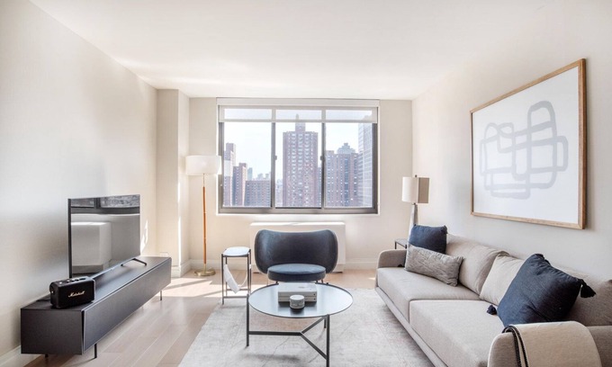 Upper East Side Apartment | Ideal Ues 1BR w/Gym, Doorman & Pool, nr Central Park, by Blueground