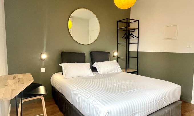 Cholet Apartment | Ideally located, quiet apartment (courtyard side), new, air-conditioned and equi