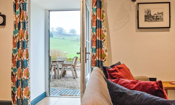 Hopton House | Idyllic, Pet-Friendly 3-bedroom Cottage at Stainsborough Hall, Carsington Water