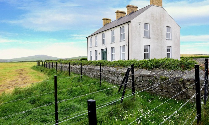 Portaferry House | Idyllic Sea View Farm House – One Minute Walk to the Beach.