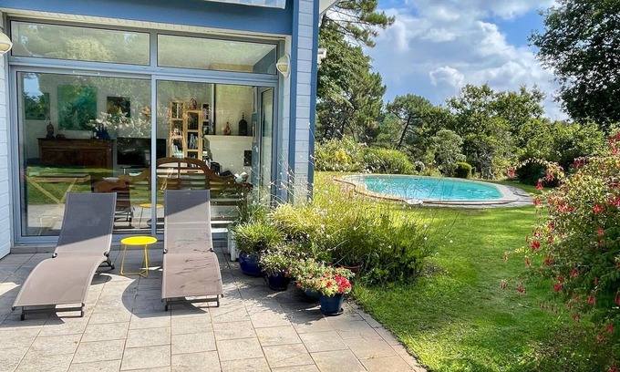 Lacanau-Ocean House | Idyllic villa with pool and lovely flowery garden - great for a relaxed holiday