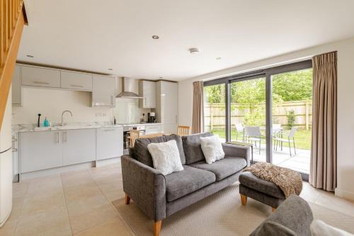 Brighthampton House | Idyllic village, gateway to the Cotswolds, nr pub