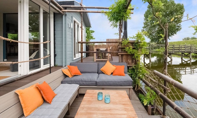 Ooltgensplaat House | Idyllic waterfront vacation home