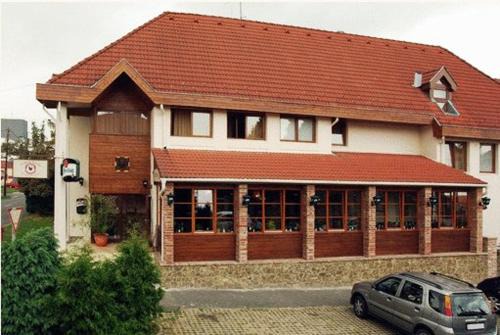 Szombathely House | Il Gallo Nero - Fekete Kakas Étterem és Panzió