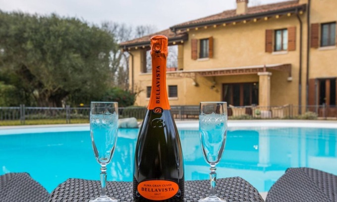 Ponti sul Mincio Villa | Il sole ad est, Exclusive Farmhouse private pool surrounded by greenery nearLake