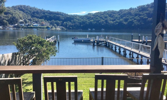 Woy Woy House | Illoura On The Bay - Modern Waterfront Bungalow