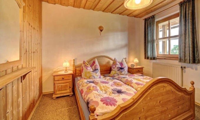 Eppenschlag Apartment | Im Bayerwald-Stil gestaltete FeWo (60 m2) mit eigener Terrasse
