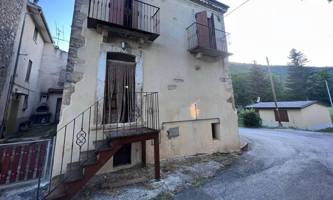 San Benedetto in Perillis House | Immaculate 2-Bed House