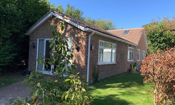 Lacey Green House | Immaculate 2-bed House in High Wycombe Hp14