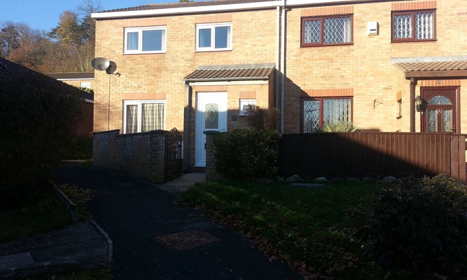 Severn Beach House | Immaculate 3-Bed House in Bristol with fast wifi