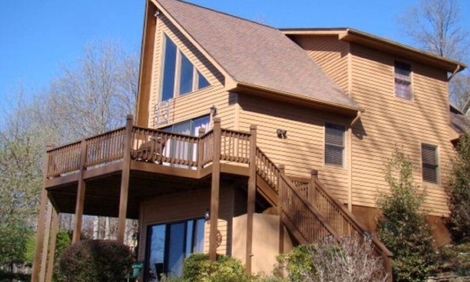 Cana Cabin | Immaculate Cedar Wood-Sided Cabin in Cascade Mountain Resort w/Dramatic Views