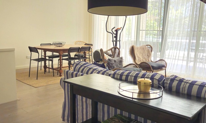Gordon Apartment | Immaculate & Conveniently Located Apartment in the Heart of Gordon
