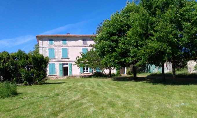 Marsais House | Immense Logis du 19ème, Charente-Maritime, 4 bedrooms, swimming pool, playground ping-pong