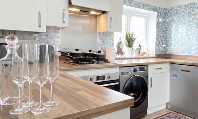 Bicester House | Impeccable 2 Bedroom House in Bicester