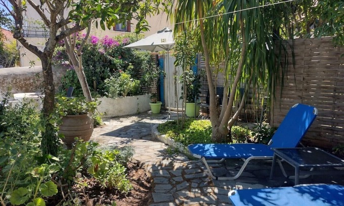 Methoni Villa | Imposing townhouse in the centre of Methoni, 400 metres from beach and Castle.