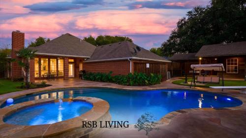 Irving House | Impressive 5BR 3,5BA Holiday Home with Pool, Game Room & Cinema Room