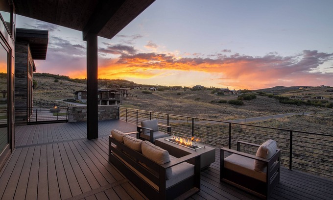 Tuhaye House | Impressive Tuhaye Home with Hot Tub, Home Theatre, and Sweeping Mountain Views