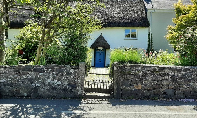 Sticklepath Cottage | In a delightful village within Dartmoor National Park. Pet & children friendly.