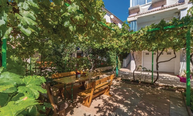 Crno Apartment | In a quieter part of Zadar awaits you this apartment, which offers everything you need for a carefre