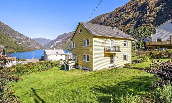 Ardalstangen Apartment | In Årdalstangen welcomes you this modern apartment with fjord view.