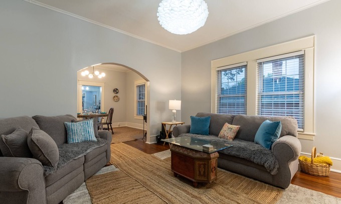 East Durham House | In City, Airy Cheerful Bungalow, Homey, Fire Pit