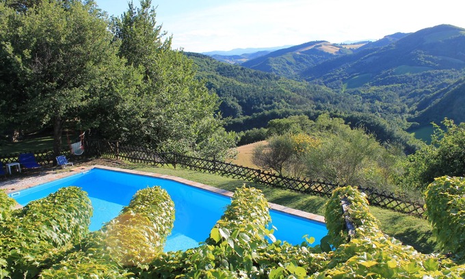 Urbino Apartment | In Farmhouse romantic apartment for 2 people. Panoramic view!