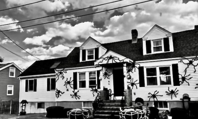 Salem Bed & Breakfast | In home mini wing private space. 💜Stay at Hal's Salem, MA