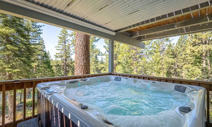 Lake Forest House | In-Home Theater, Private Hot Tub, Great Deck & Yard Games! Pets OK!