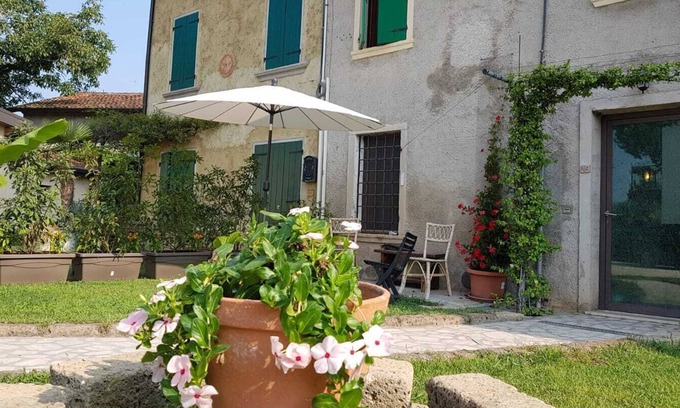 Ponti sul Mincio House | In private courtyard Whole house 200 sqm kitchen, living room, 3 rooms each with bathroom