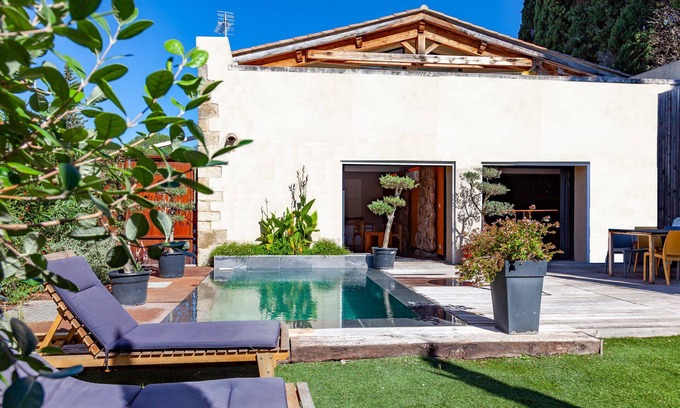 Alleins House | In Provence near the Luberon. Contemporary house with private heated pool
