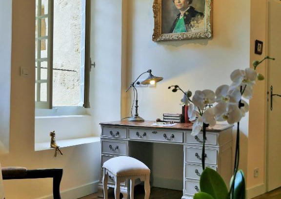Sarlat-la-Caneda Historic Center Apartment | In Sarlat Luxury Rentals, Medieval Center - Appartement Sherlock
