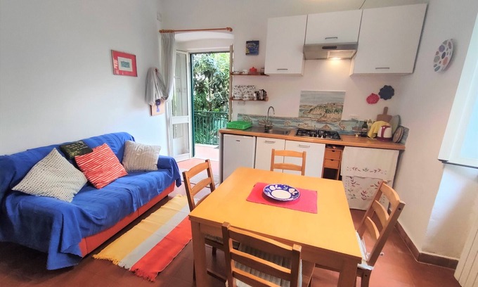 Agropoli Apartment | in the Agropoli historical center on the sea, with garden