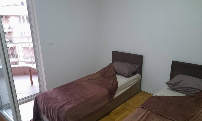 Ilidza Apartment | in the city center near the historic vacation spots of 5 people.