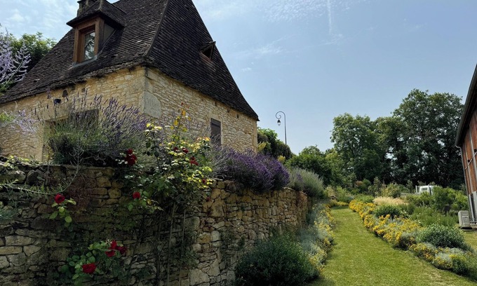 Cenac-et-Saint-Julien Cottage | In the heart of Périgord Noir, fully renovated character cottage.