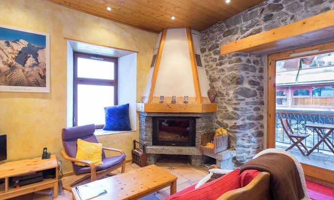 Chamonix City Centre Apartment | In the heart of Chamonix, in a quiet area - 65m2 - Fireplace and view of Mont Blanc