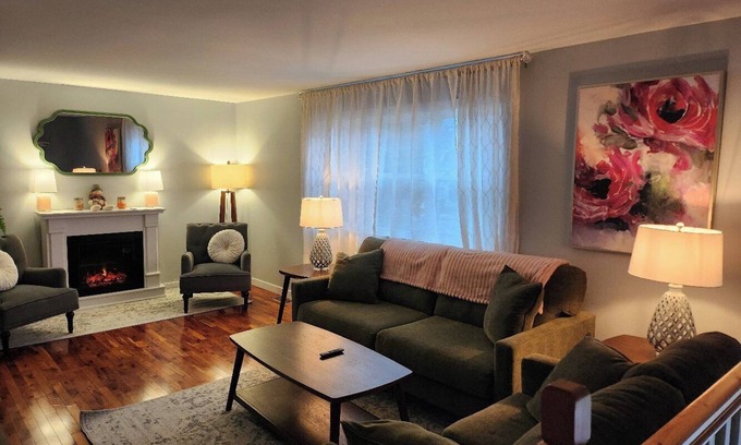 Hampton House | In the heart of Hampton. The Heron's Landing Vacation House.