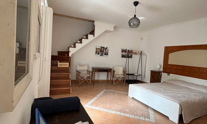 Ottaviano House | In the historic center. Private room with garage and small balcony. 5min from the station