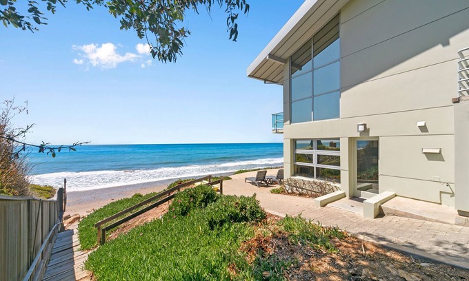 Western Malibu House | Incredible beach front house on very private beach