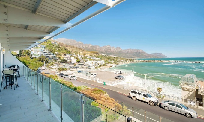 Clifton Apartment | Incredible Clifton Apartment w 180 Sea Views Dunmore Blue