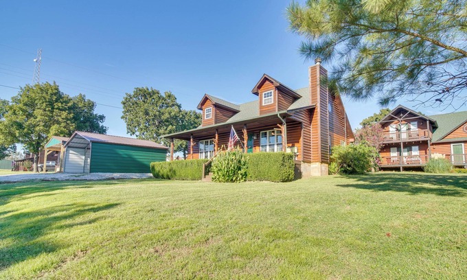 Vian Cabin | Incredible Log Home: 1 Mile From Lake Tenkiller