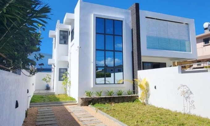 Candos House | Independent 2 bedroom Apartment/House Sodnac Quatre Bornes Center of Mauritius